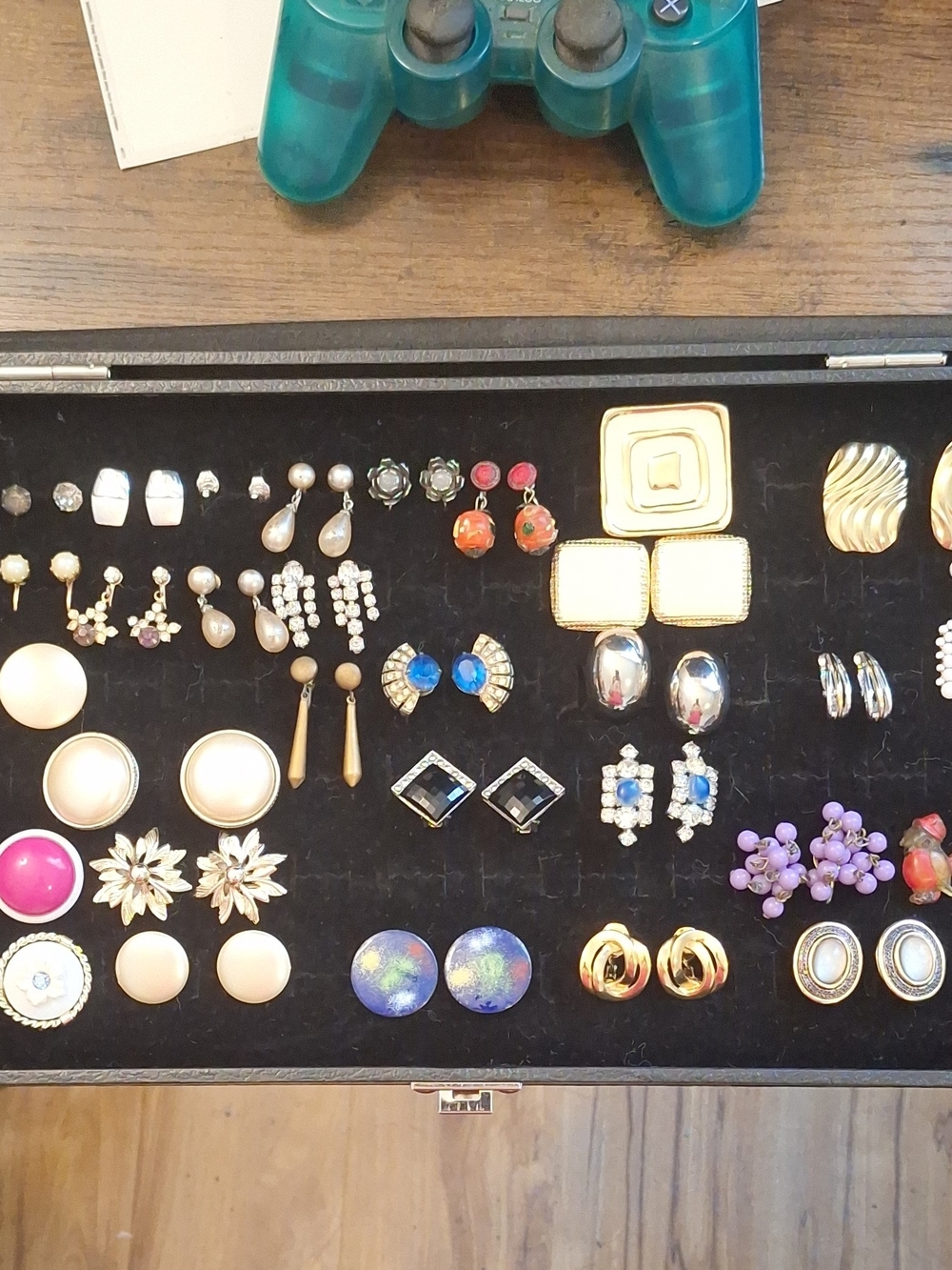 32 Pairs + Brooch Assorted Women’s Fashion Clipon/Screwback Earrings Set